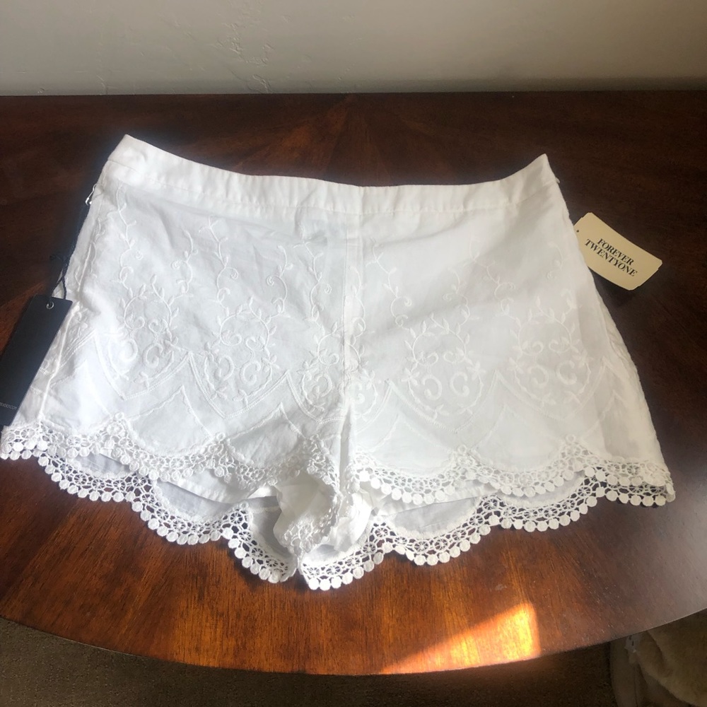 Forever 21 embroidered shorts size M